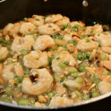 11-32: Shrimp and Cashew Stir-Fry